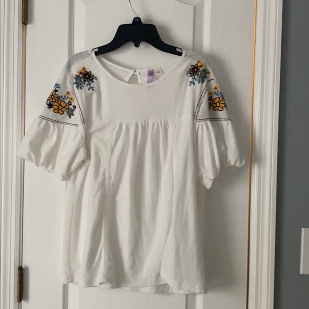 Boutique puff sleeve top!